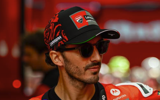 Bagnaia a terra a Misano, Marquez trionfa: Vietti illumina la Moto2