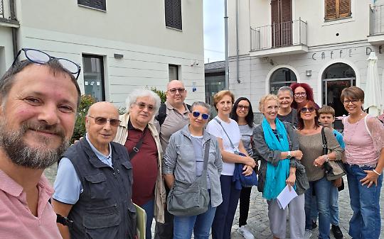 Borgo Nuovo, un viaggio tra memoria e poesia: la passeggiata della comunità
