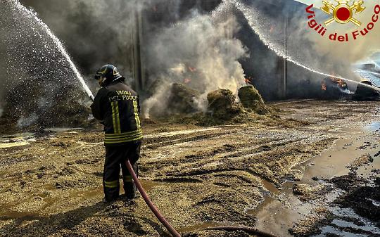 Rogo alla cascina di Vittorino Merlo a Rivarolo Canavese, la stessa già colpita dalle fiamme nel 2022