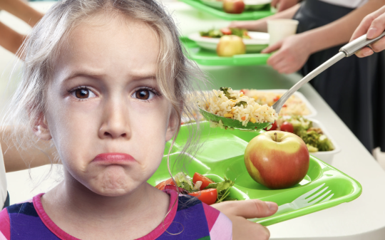 Bambini celiaci a digiuno: il pasto per loro non arriva. Caos mensa a Settimo Torinese