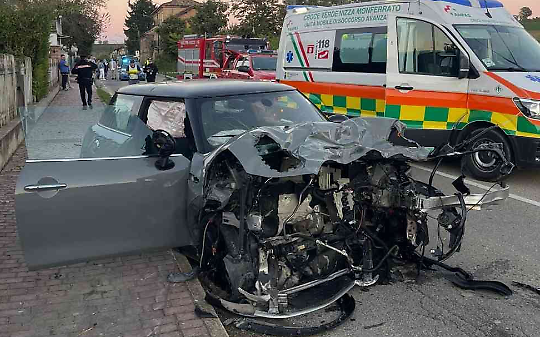 Frontale mortale nell'Astigiano: un uomo perde la vita, due feriti gravi