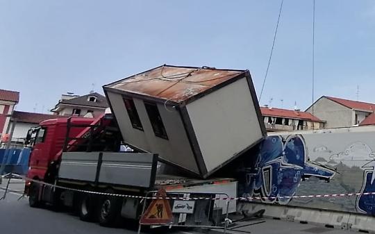 Paura al cantiere ex Standa a Settimo Torinese: una baracca resta in bilico