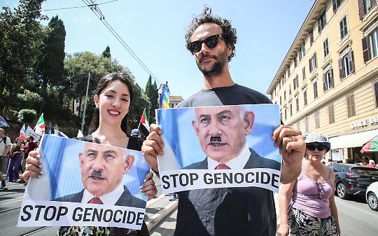 Cortei in almeno 75 città, da Roma a Milano e Napoli
