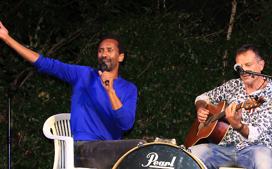Che magia ai Giardini del Castellazzo: in 300 per Daby Touré