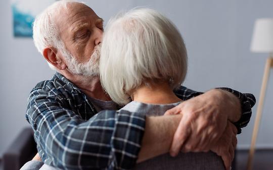 Dove la memoria si cura con il cuore: la sfida dell’Alzheimer a San Carlo Canavese