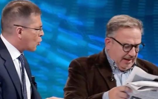 Lite furibonda da Omnibus tra Capezzone e Telese: "Fascista rosso" (VIDEO)