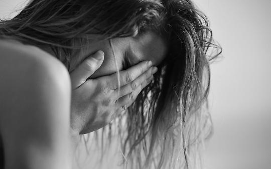 Anziana trovata morta in casa a Vercelli, il decesso potrebbe risalire a mesi fa