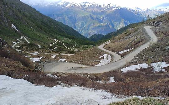 Stop al traffico su Nivolet, Vi&ugrave;, Assietta e Finestre: la montagna si prepara al gelo