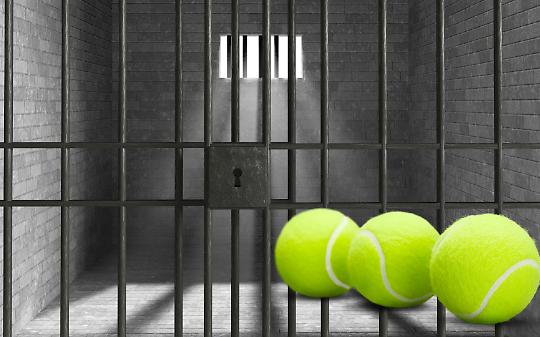 A Vercelli il tennis si gioca... con la cocaina. Palle da tennis “ripiene” lanciate nel carcere: scoperto lo spaccio dietro le sbarre