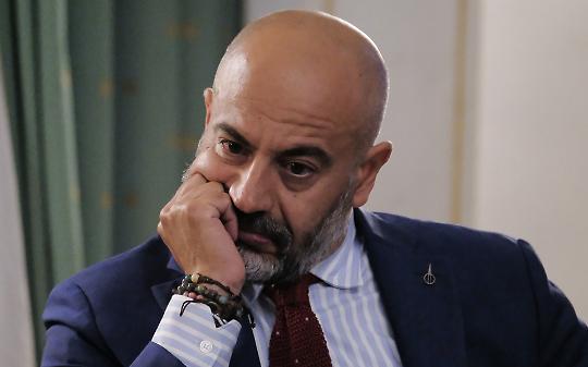 Gianluigi Paragone a Ivrea: “Ieri e oggi”, tra nonni, intelligenza artificiale e politica senza filtri
