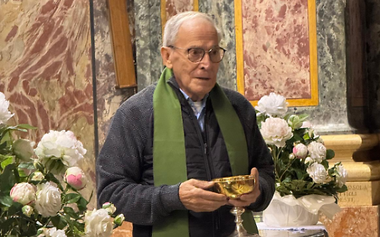 Dopo la malattia, il ritorno di don Gino: “Vi ho portati nel cuore, sempre”