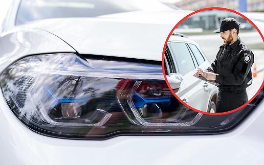Rivoli, guida con la patente revocata da mesi: fermato 70enne su una BMW senza revisione