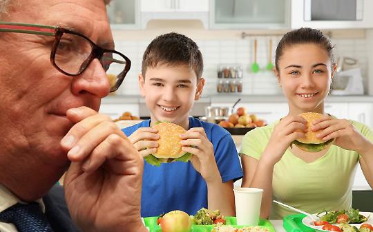 Il “caso panino” torna in Consiglio a Chivasso: nuova interrogazione sulla mensa scolastica. Ora che succede?