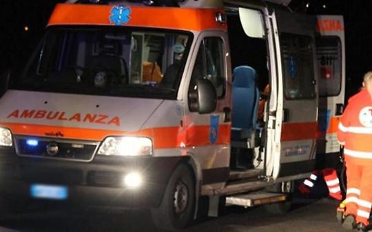 Paura nella notte a Nole: 93enne precipita dal secondo piano di casa