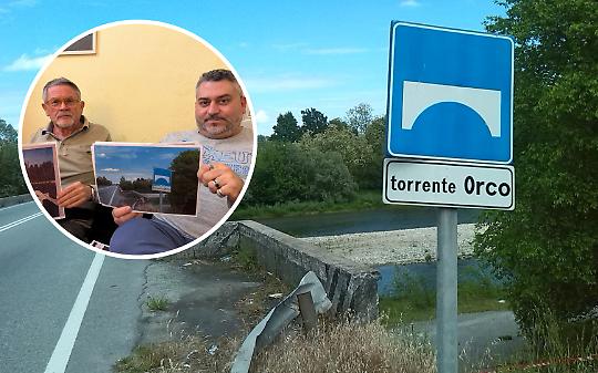 “Manca il muretto da trent’anni”. Ponte sull’Orco, oltre dieci anni di denunce ignorate: ora il caso arriva in Consiglio comunale