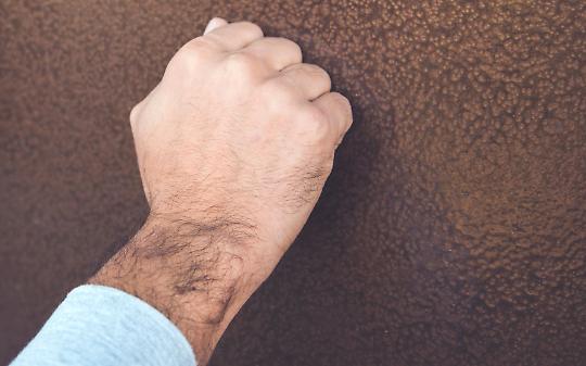 Finti agenti bussano