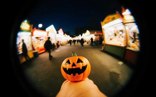 Festa di Halloween, tensione in Consiglio comunale: "Vergogna! Vergogna! Vergogna!"