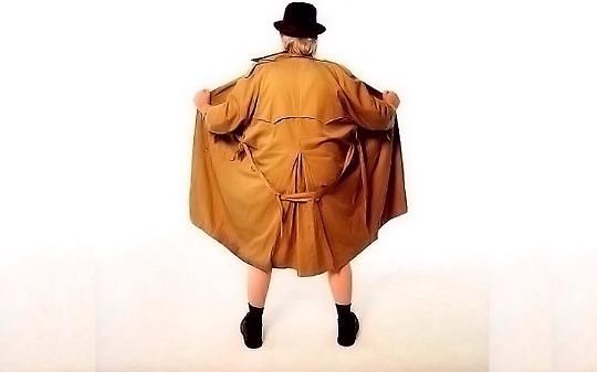 Si denuda davanti al supermercato: 48enne denunciato dai carabinieri a Carignano