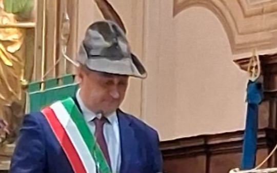 Il sindaco di Ceres, Davide Eboli, durante il discorso in occasione del IV Novembre