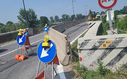 Il cantiere sul ponte sul Po