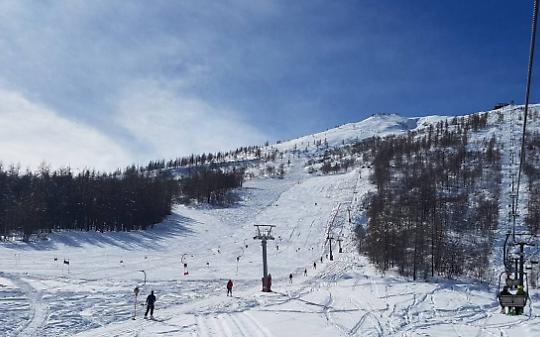 Ala di Stura, impianti di risalita accesi di notte e paese al buio: la lettera di Franco Amato