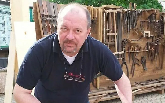 Addio ad Alberto Vallero: l’artigiano di Rivara che sapeva ridare vita al legno