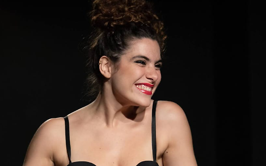 "Freevola": Il grido generazionale di Lucia Raffaella Mariani in scena