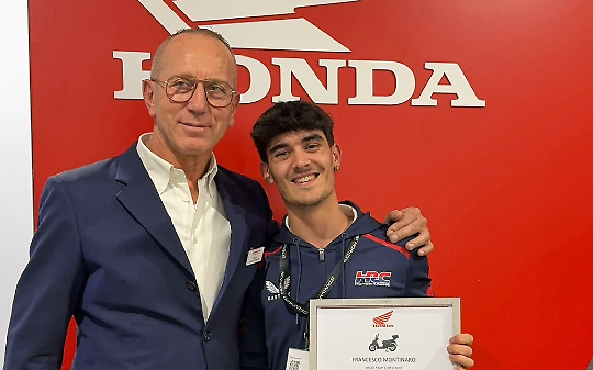 Francesco Montinaro, il meccanico che costruisce moto di carta: Honda lo premia ancora