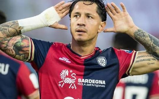 Lapadula dona un defibrillatore al Collegno Paradiso