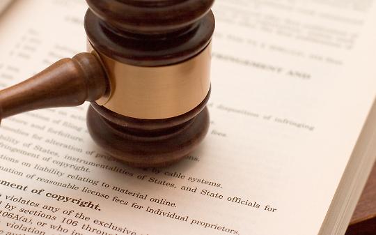 Omissione del nome d’autore: si può ottenere un risarcimento?