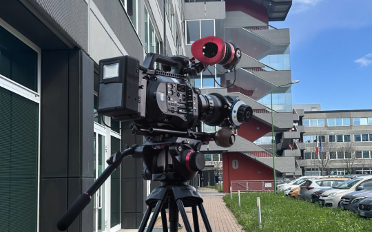 Le riprese in aula sono state vietate