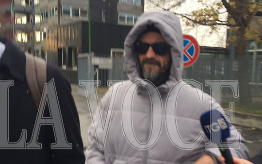 Antonio Massa davanti al Tribunale di Ivrea