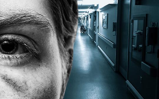 Ospedale di Settimo o inferno. Il medico al telefono: "Ho fatto una cazzata...". E una donna è morta. Il 12 dicembre in 24 davanti al giudice di Ivrea