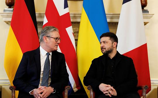 Donbass, svolta nei negoziati: l’Ucraina valuta una zona demilitarizzata. Pressioni USA e dubbi europei