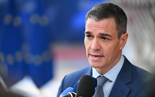 Spagna, governo sotto accusa: molestie, corruzione e una coalizione sull’orlo della rottura