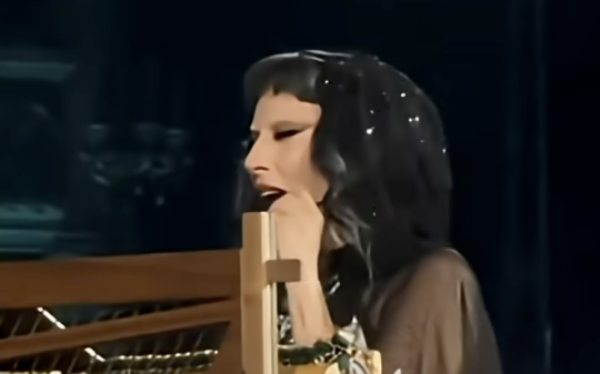 Lady Gaga ha una crisi di starnuti, concerto sospeso per un attimo in Australi (VIDEO)