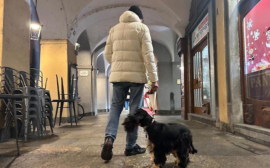 Tutto &egrave; accaduto durante una passeggiata sotto i portici di via Torino a Chivasso