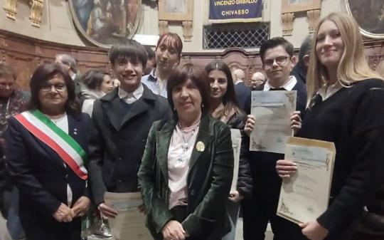 Dal banco di scuola alle istituzioni