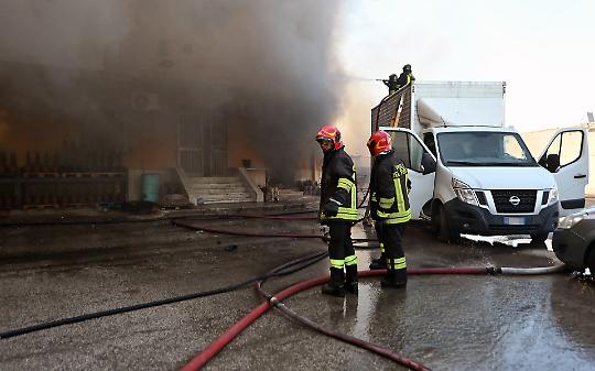 Incendio nella notte