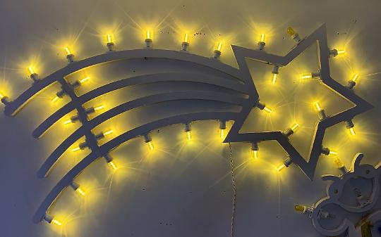 Il ladro di comete a San Giorgio Canavese: una luminaria sparisce, il paese si interroga