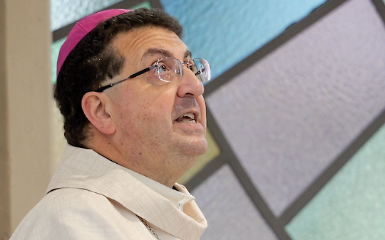 BiellaCrans-Montana, il Vescovo di Biella prega per Elsa Rubino si stringe a Elsa Rubino: la preghiera del vescovo dopo il rogo di Crans-Montana