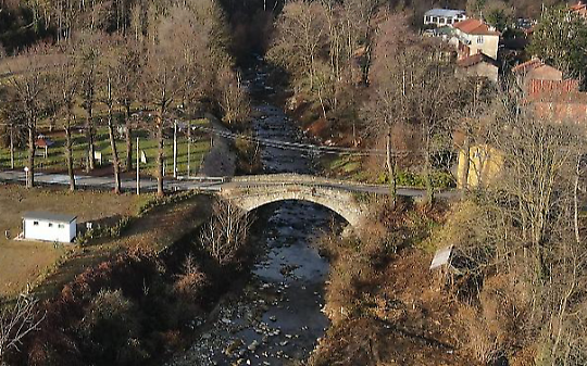 Quarant&rsquo;anni di attesa: a Rocca Canavese parte la passerella sul Malone