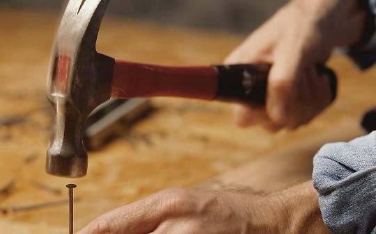 Gli antichi chiodaioli delle Valli di Lanzo, a Vi&ugrave; la memoria di un mestiere che ha costruito la montagna