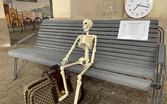 La panchina dell'attesa a Pinerolo