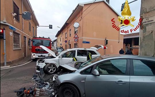 Scontro tra due auto a Cigliano