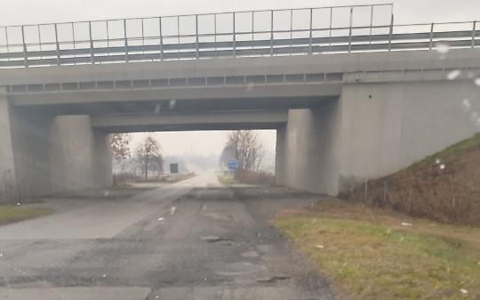 San Bernardo, la strada dimenticata: buche, degrado e zero interventi