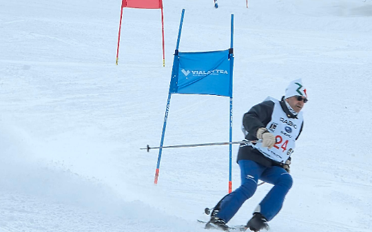 Sestriere, il raduno degli Sciatori d&rsquo;Epoca accende la memoria: omaggio a Claudia Giordani