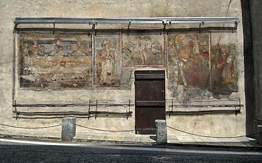 Gli affreschi del '500 sulla parete esterna della cappella di Voragno