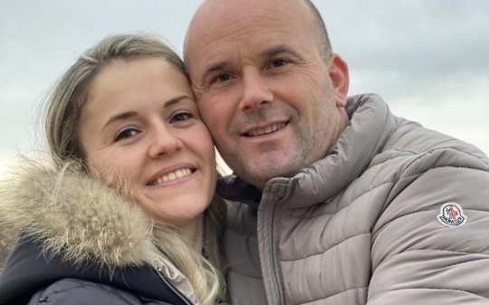 Fatmir Ara con la sorella Mirela