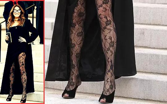 Carla Bruni incanta Parigi: l&rsquo;ex top model torinese ruba la scena alla prima di Schiaparelli